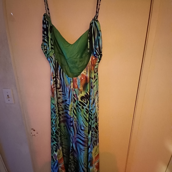 Ladies dress. - Picture 3 of 4